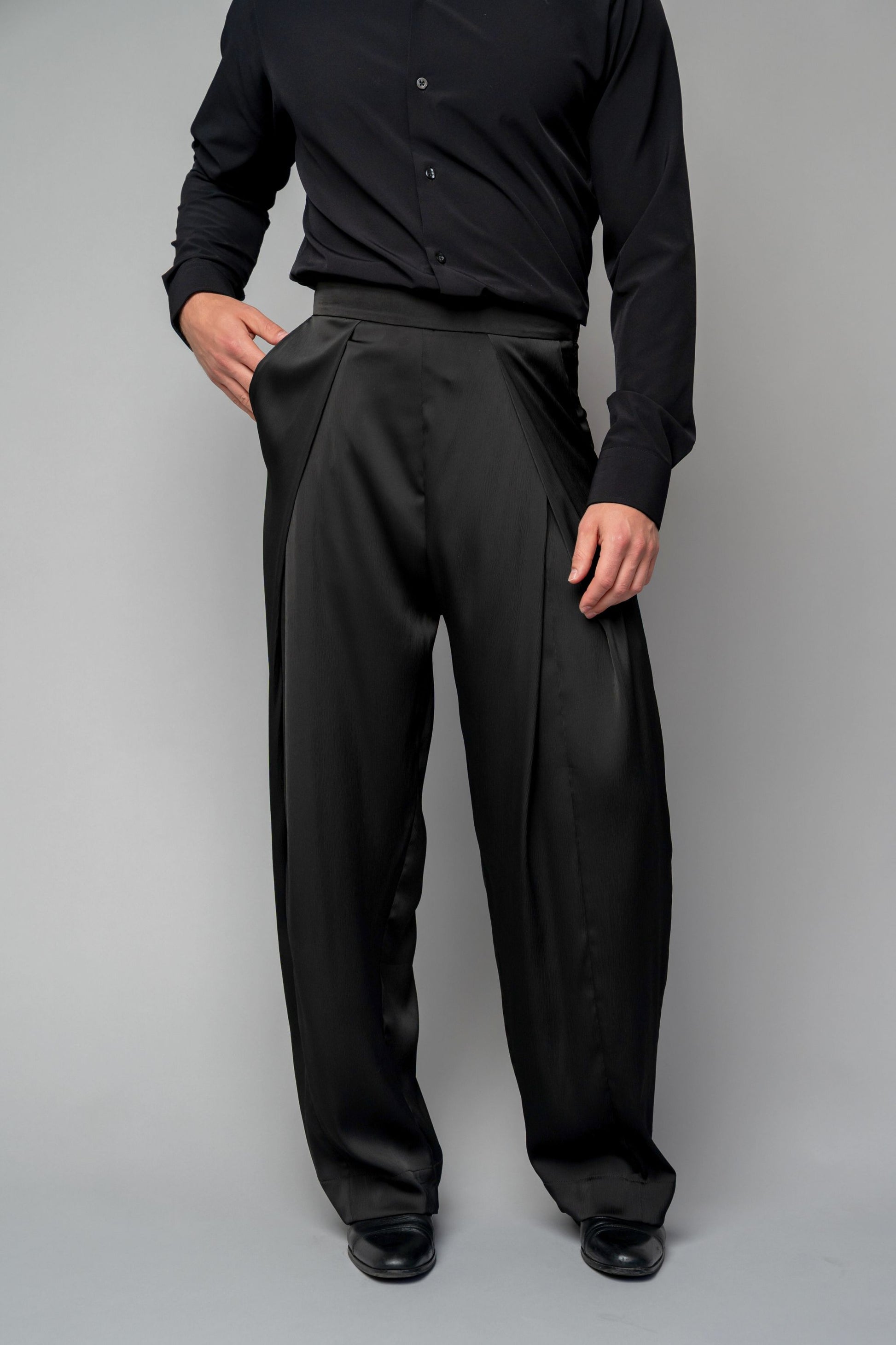 gender-neutral concert black pants in satin with deep pockets