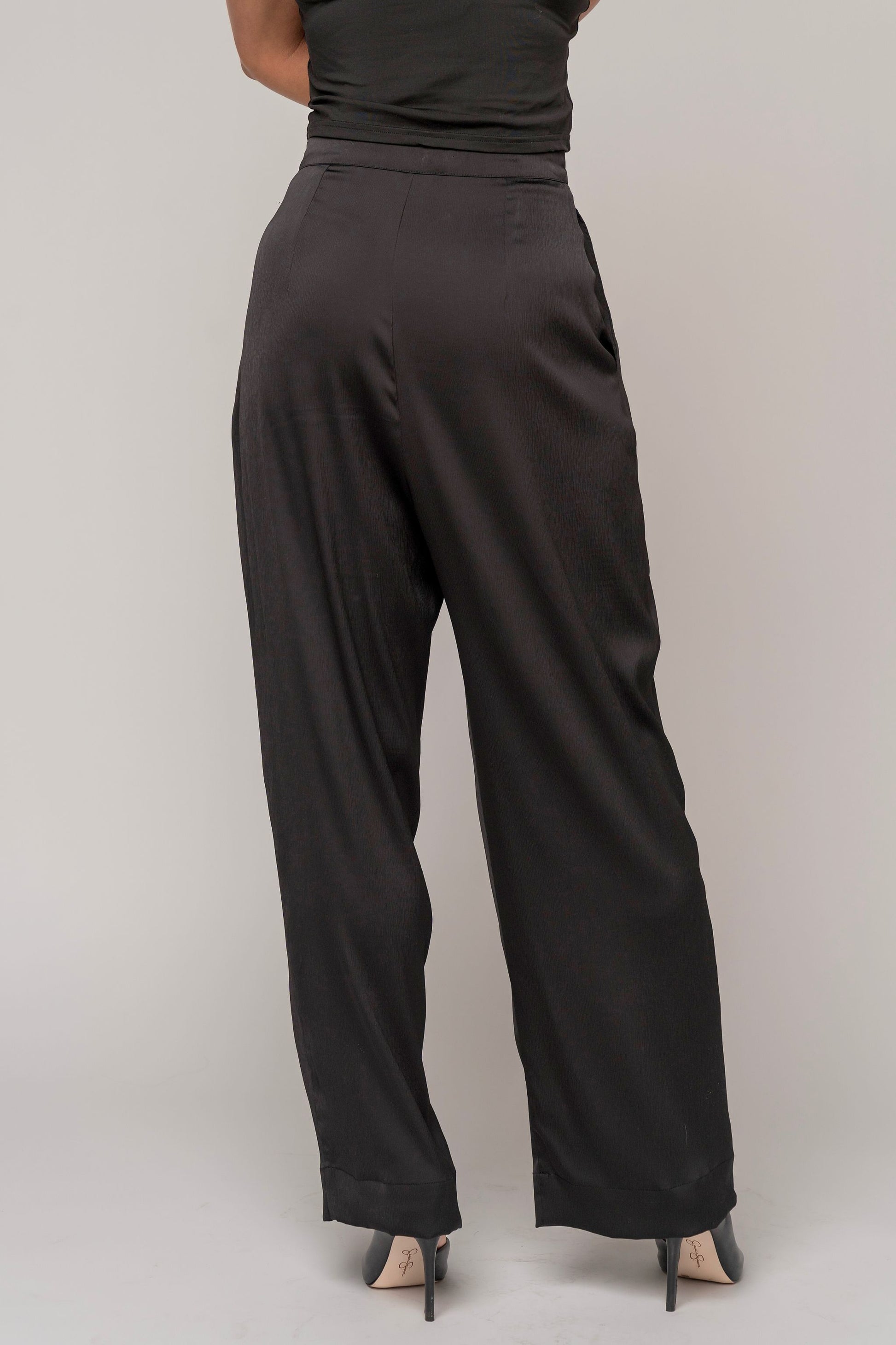 gender-neutral concert black pants in satin with deep pockets